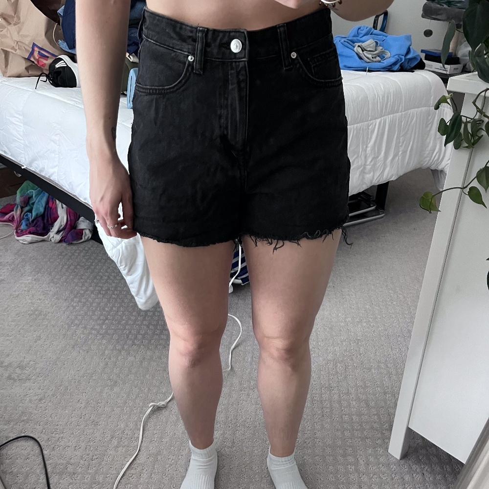 H&M High-Waisted Black Ripped Jean Shorts, Size 6
